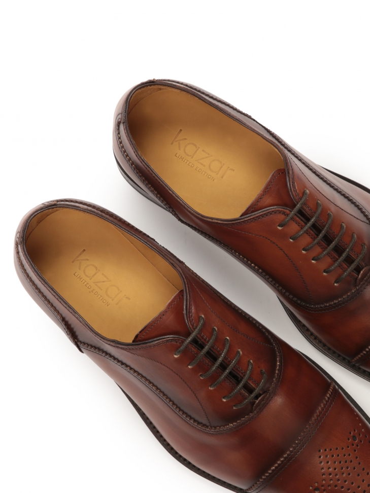 Luksusowe wizytowe półbuty z ażurowym zdobieniem