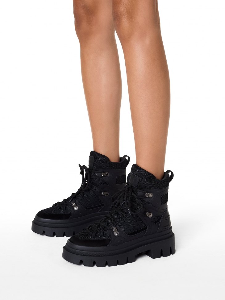 Czarne trzewiki na podeszwie z trepem