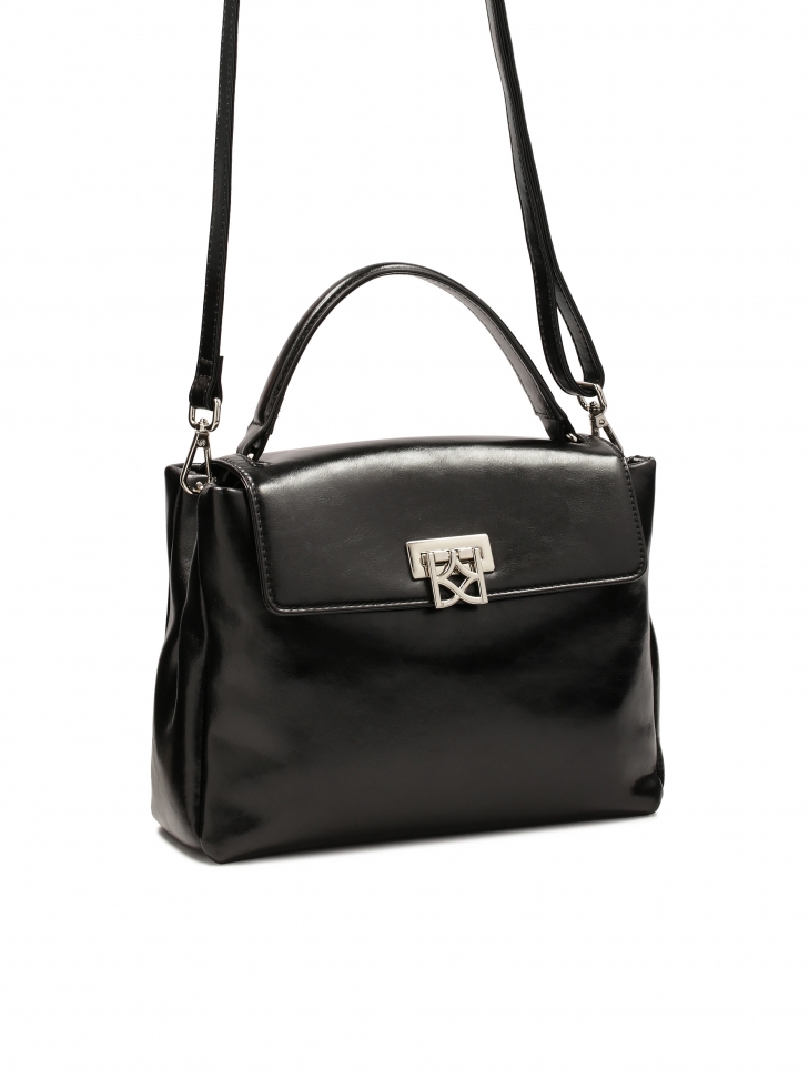 Skórzana torebka z ozdobnym zapięciem