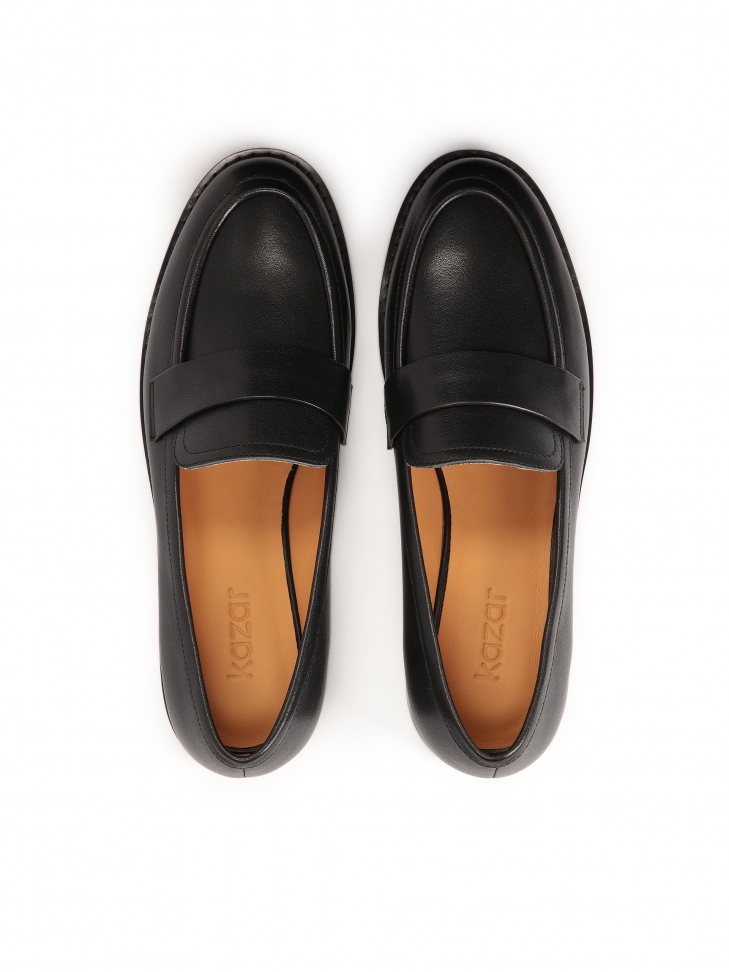 Czarne loafersy w stylu minimal