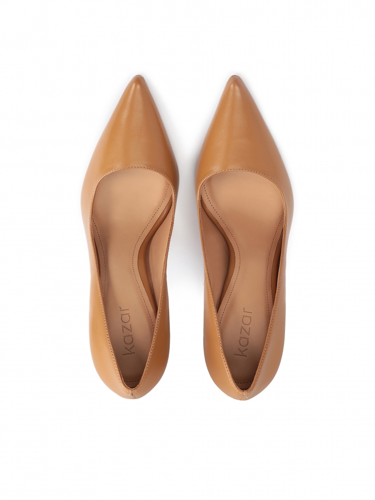 Jasnobrązowe skórzane czółenka na smukłym obcasie