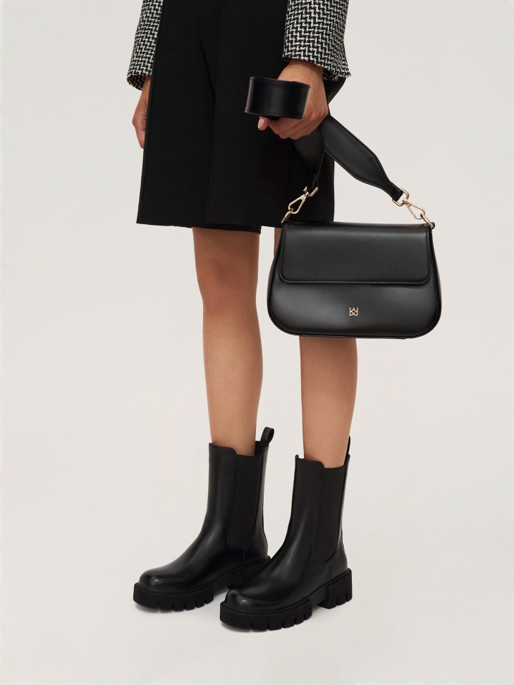 Botki typu chelsea z grubą podeszwą i wsuwaną cholewką