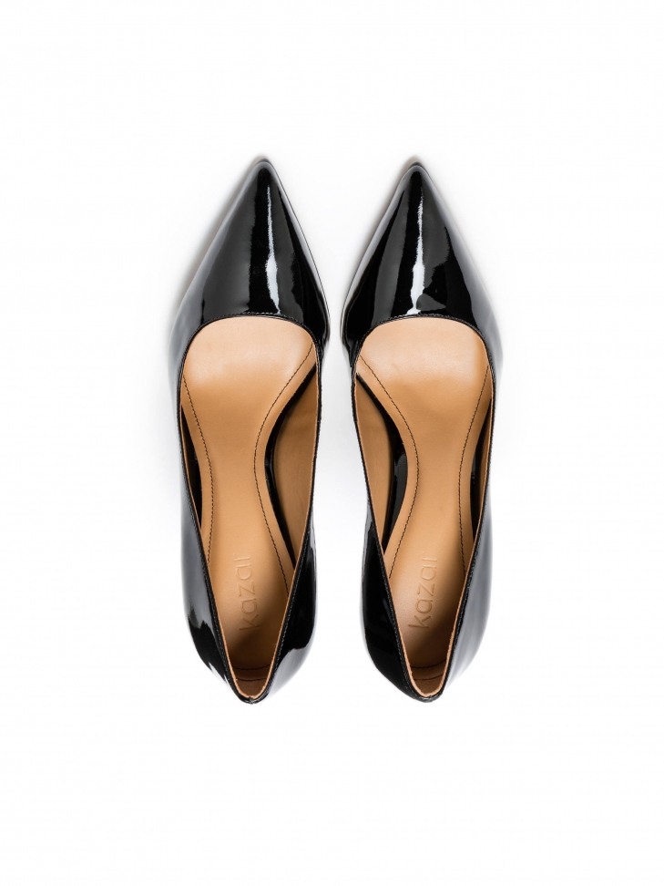 Eleganckie lakierowane czółenka na smukłym obcasie