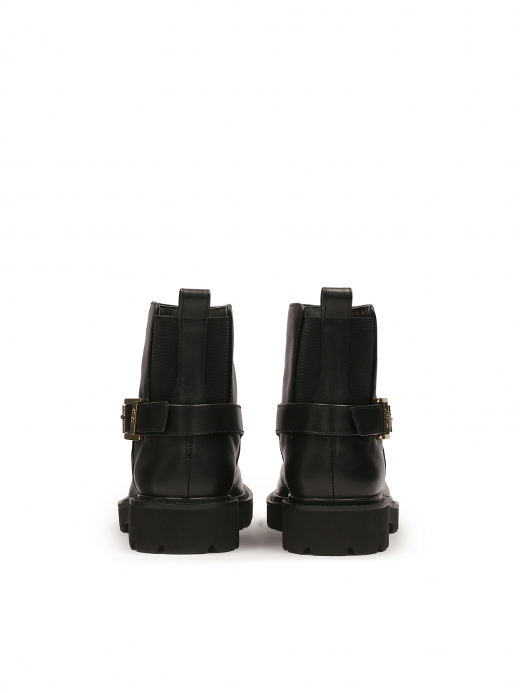 Klasyczne botki ze skóry na płaskiej podeszwie