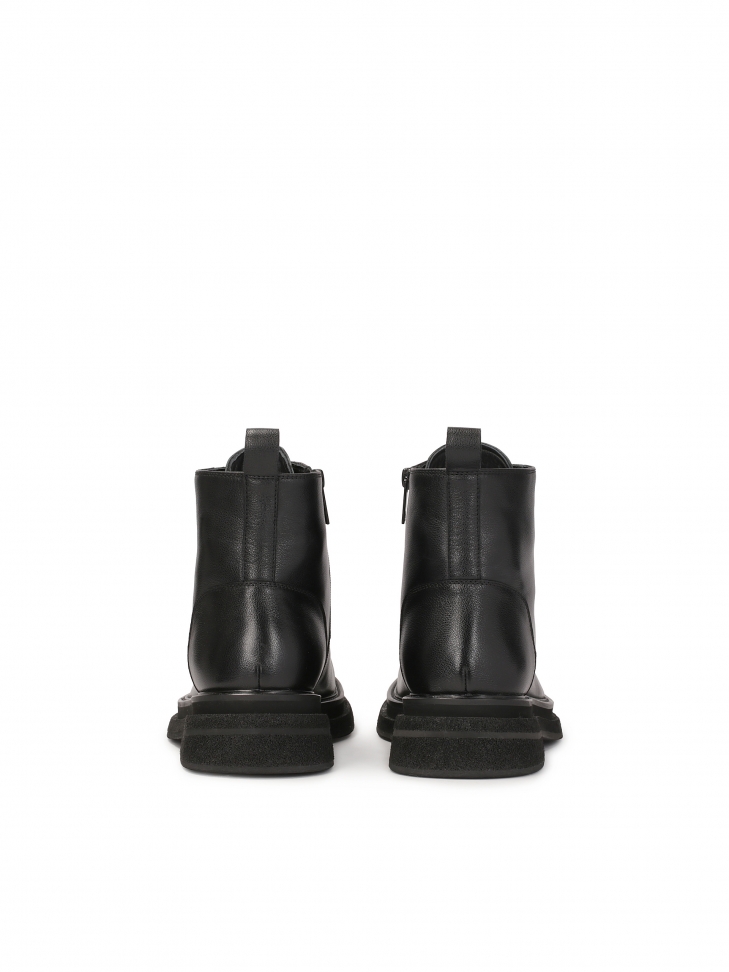 Czarne trzewiki z cholewką za kostkę