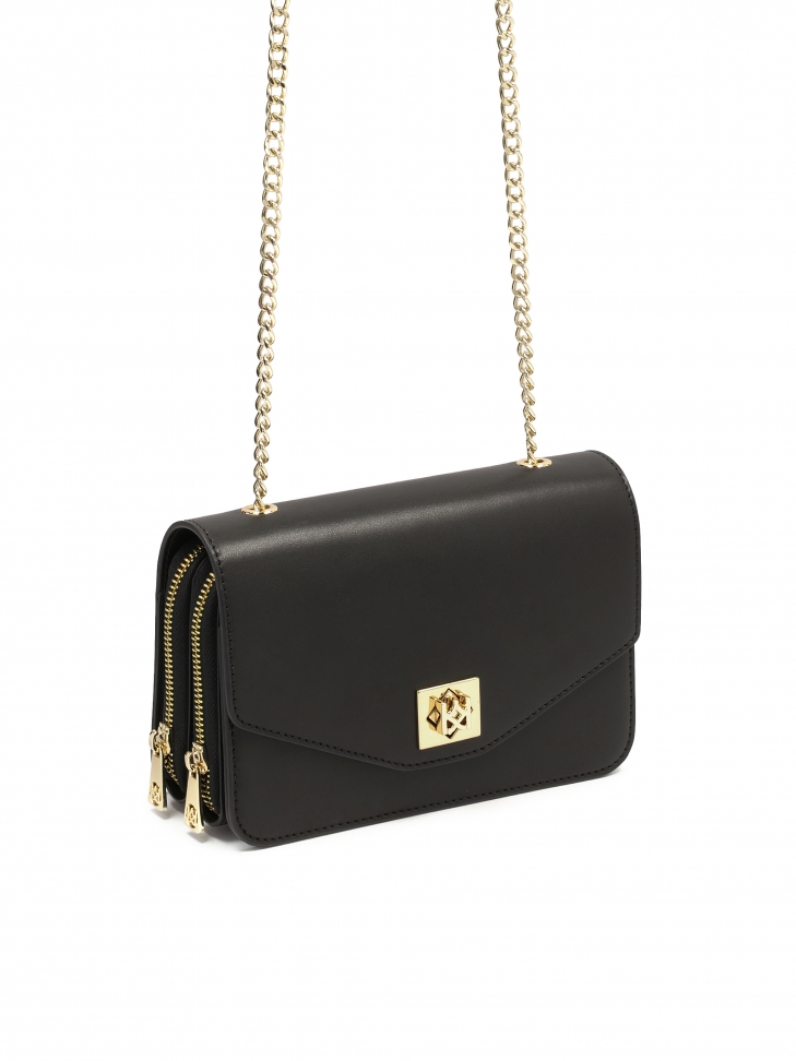 Czarna skórzana listonoszka na łańcuszku