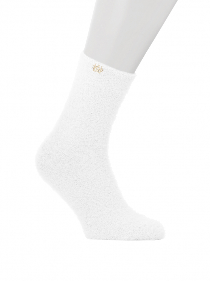 Białe puszyste skarpetki z monogramem
