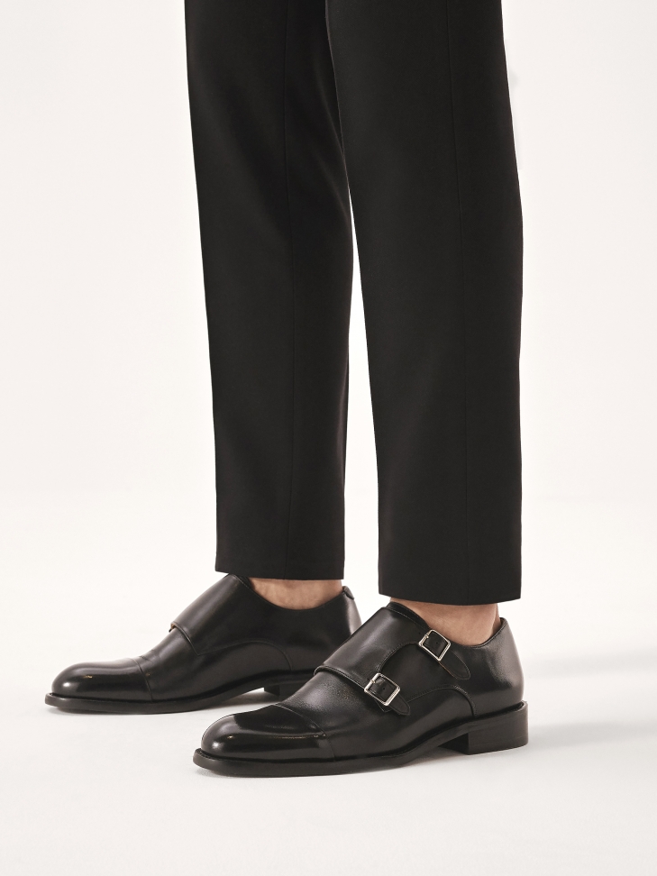 Podwójne monki z gładkiej skóry