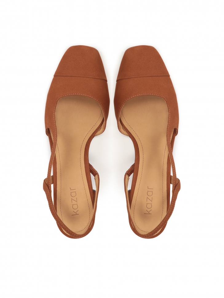 Wycięte czółenka nubukowe na słupku