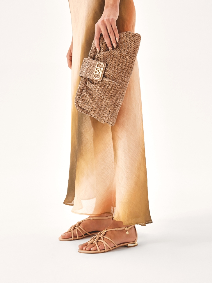 Beżowe płaskie sandały japonki