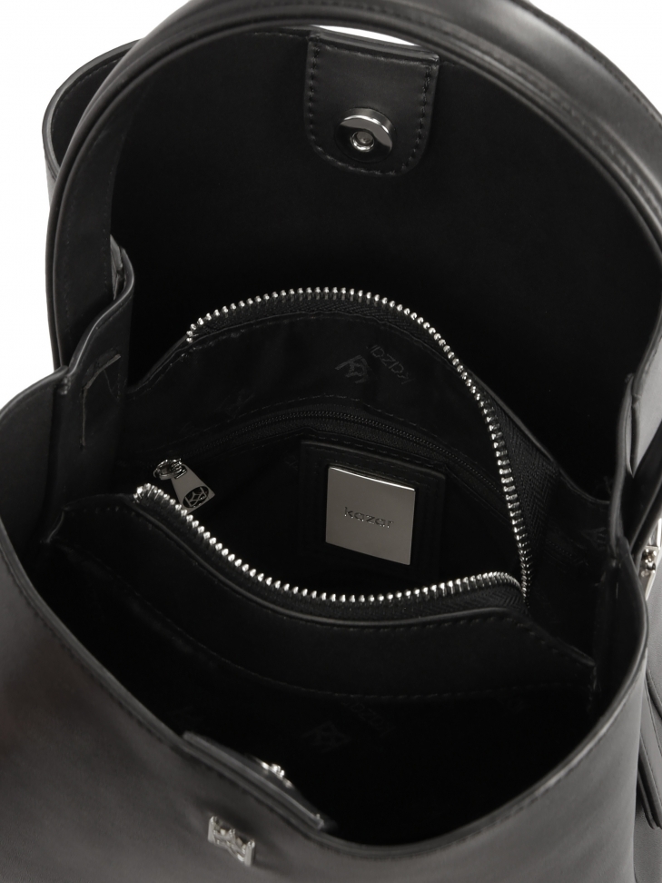 Czarna torebka ze srebrnymi nitami