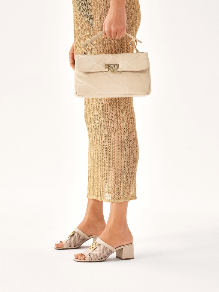 Pikowana torebka z odpinaną rączką