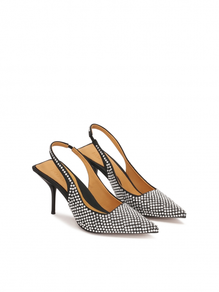 Czółenka slingback ozdobione srebrnymi yształkami