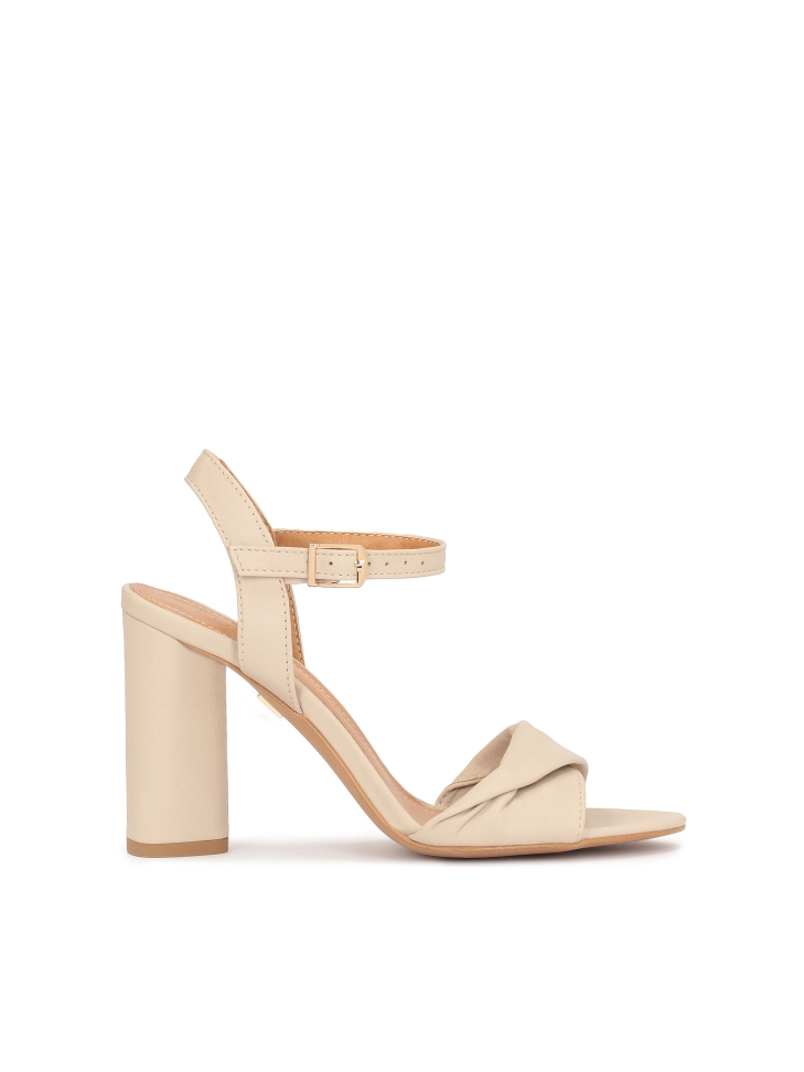 Skórzane sandały na szerokim obcasie