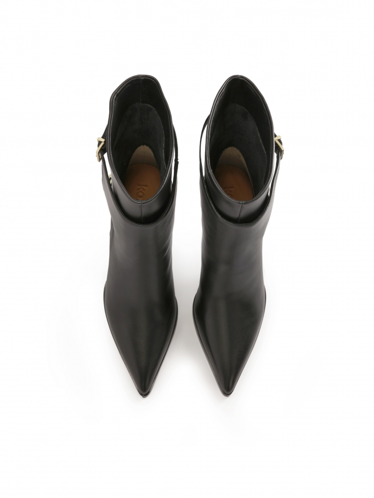 Czarne botki z oryginalną cholewką ze sprzączkami