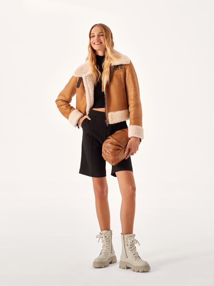 Beżowe trzewiki z wysoką sznurowaną cholewką