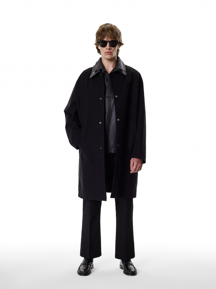 Czarne loafersy z tłoczonej skóry oko