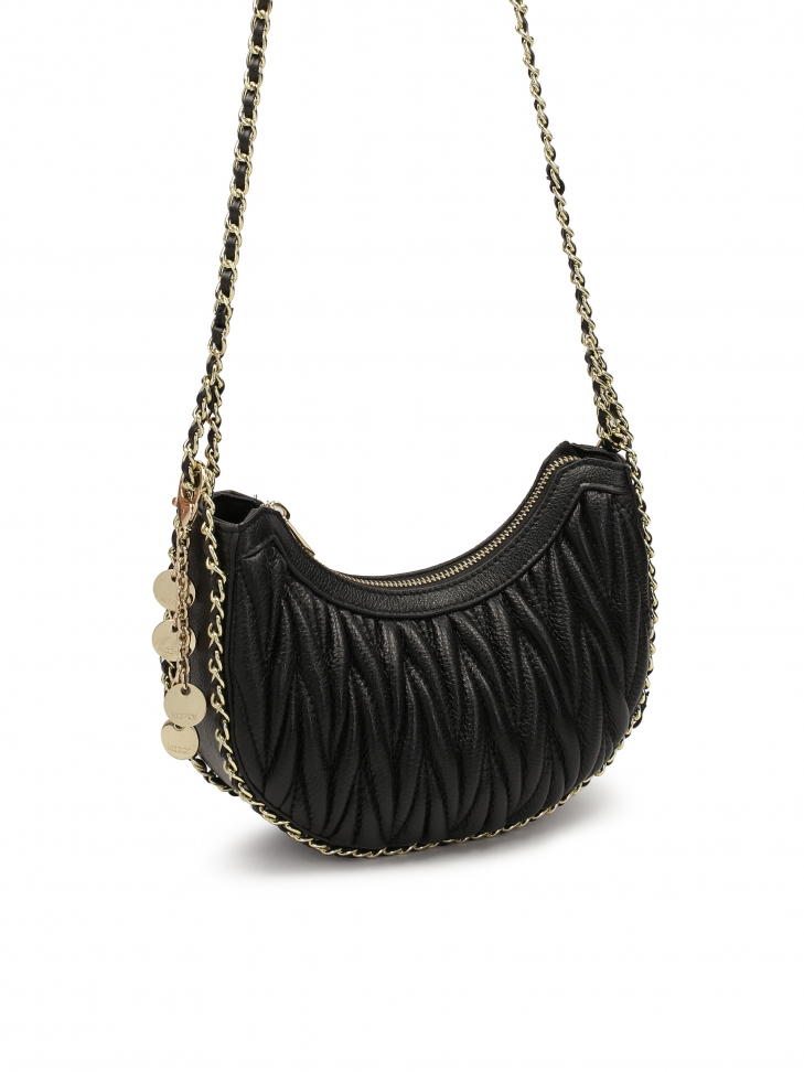 Czarna marszczona torebka w kształcie półksiężyca