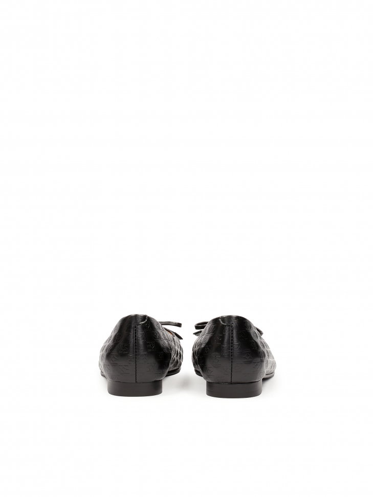 Czarne baleriny z tłoczonym monogramem KAZAR