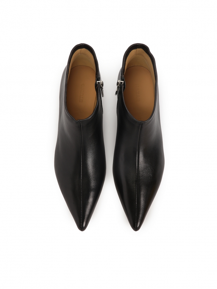 Czarne ótkie botki na koturnie