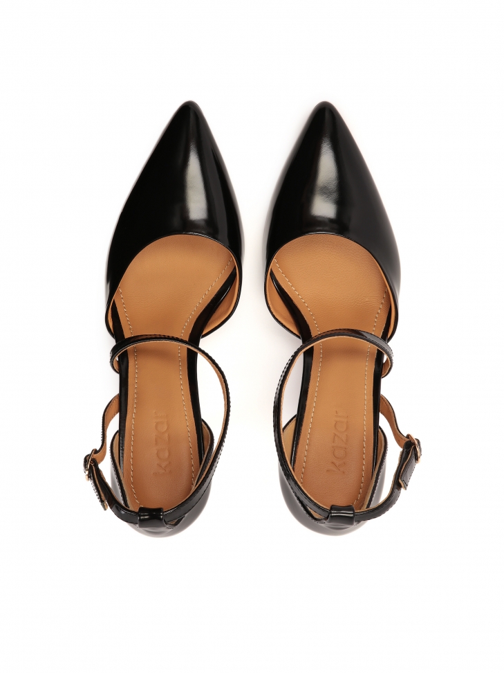 Czarne czółenka z oryginalnym zapięciem