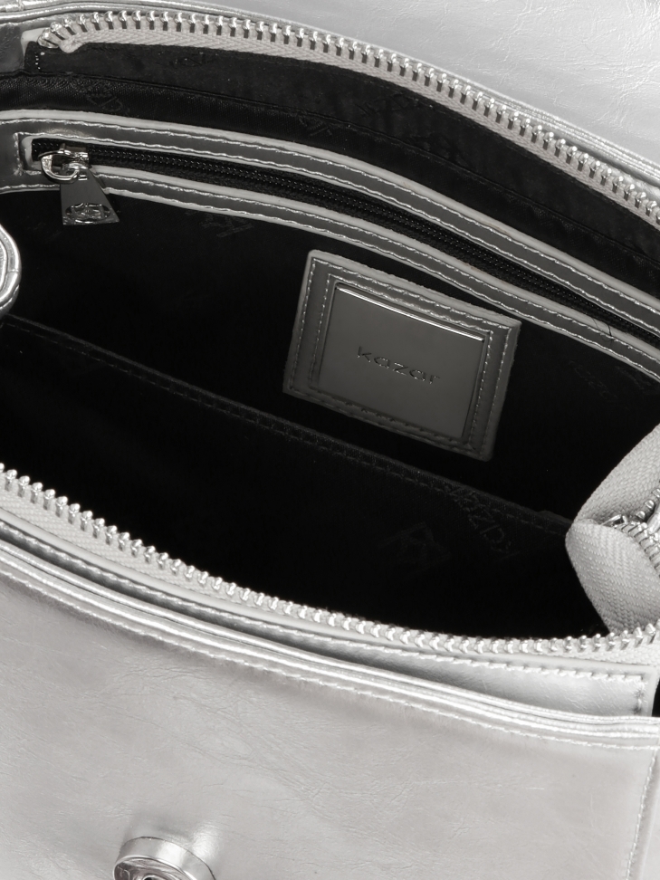 Srebrna torebka kuferek z rączką i paskiem