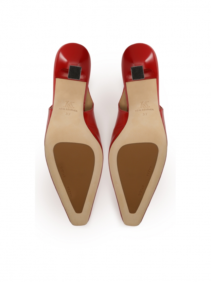 Czerwone czółenka slingback na kielichowym obcasie