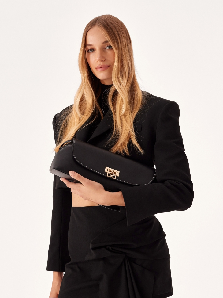 Podłużna torebka na ramię z dużym zapięciem