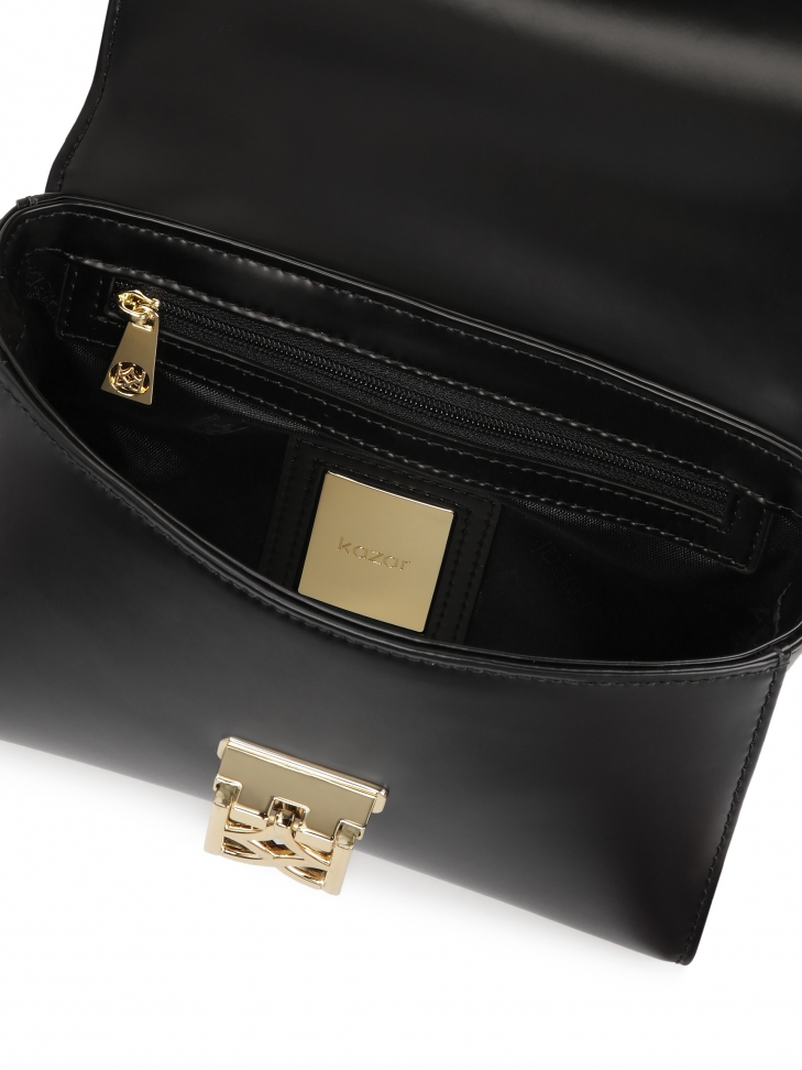 Mała torebka z łańcuchem i paskiem