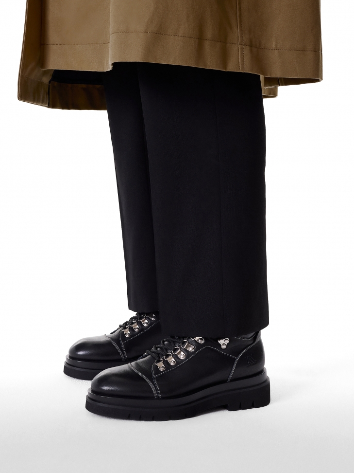 Sznurowane trzewiki typu trapery