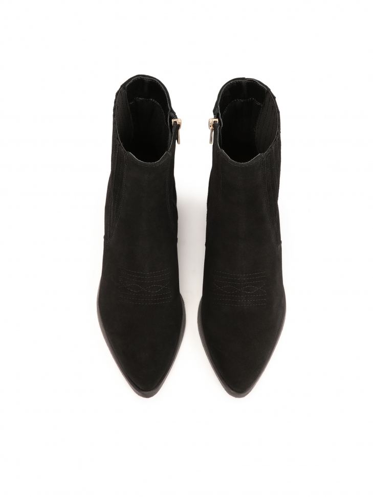 Zamszowe kowbojki z elastycznymi wstawkami