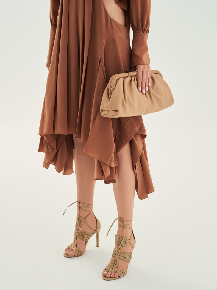 Efektowna skórzana torebka z metalową ramą