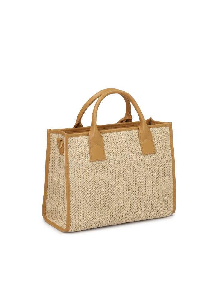 Pleciona beżowa torebka ze skórzanymi elementami