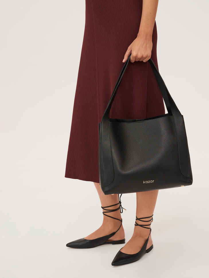 Skórzana torebka damska o unikatowym kształcie