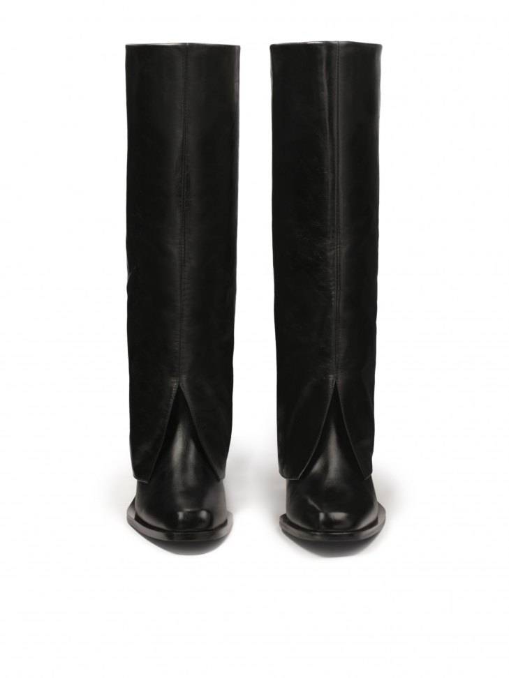 Skórzane czarne kozaki z wywiniętą cholewką