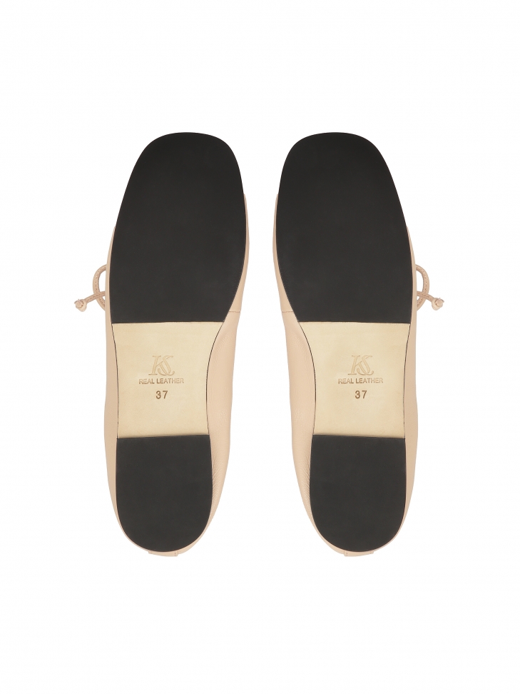 Baleriny z wiązaniem na skórzanej podeszwie