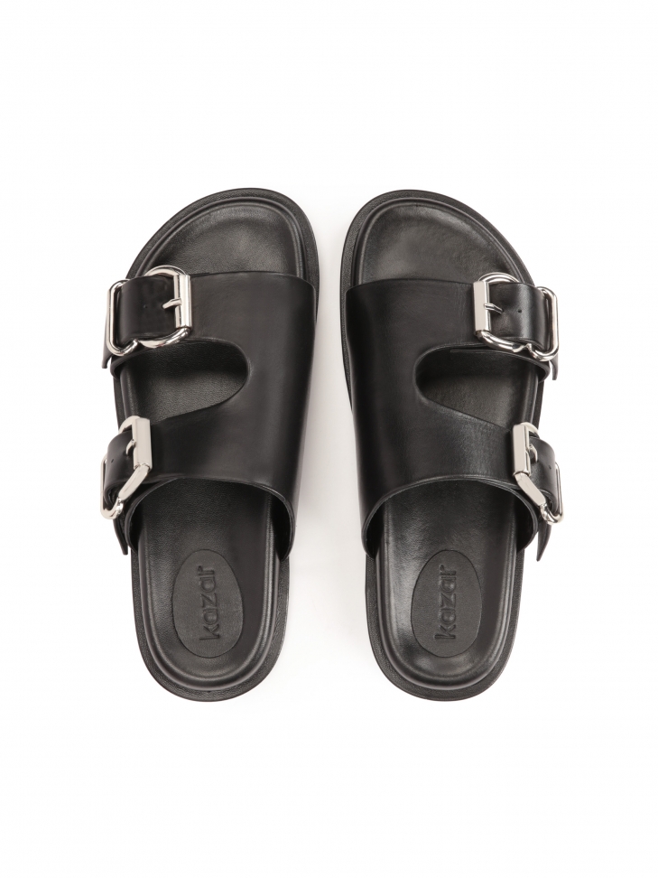 Czarne klapki z dwoma sprzączkami na komfortowej podeszwie