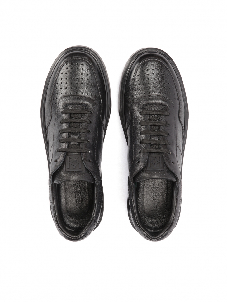 Uniwersalne czarne sneakersy z licowej skóry