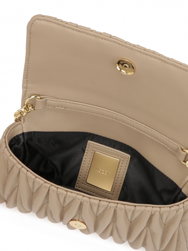 Mała pikowana torebka ze skóry w kolorze taupe