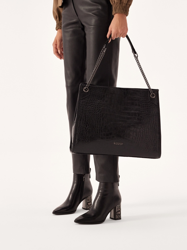 Czarne botki z dekoracyjnym obcasem