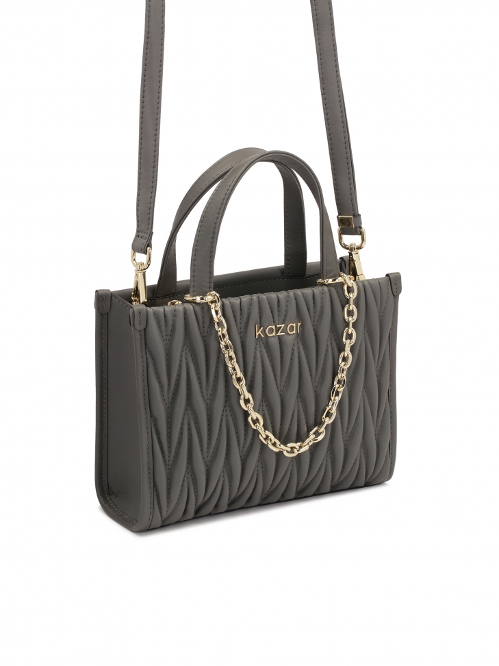 Szara torebka z pikowanym przodem i łańcuchem