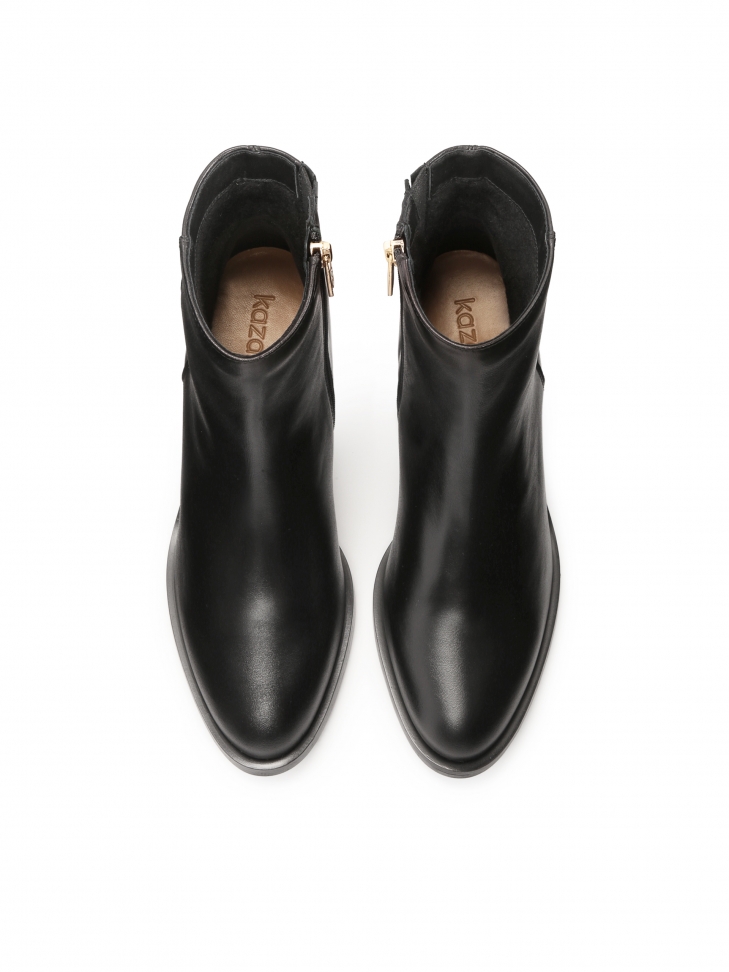 Czarne skórzane botki w stylu minimal