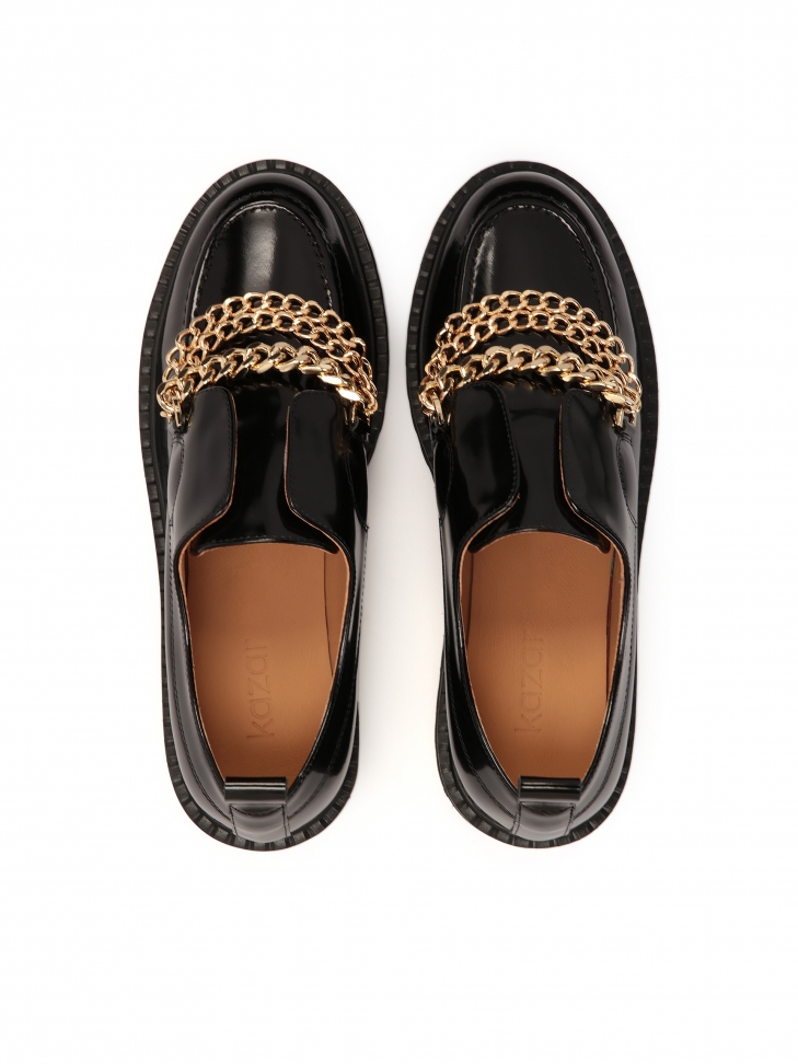 Półbuty na podeszwie track zdobione łańcuchami