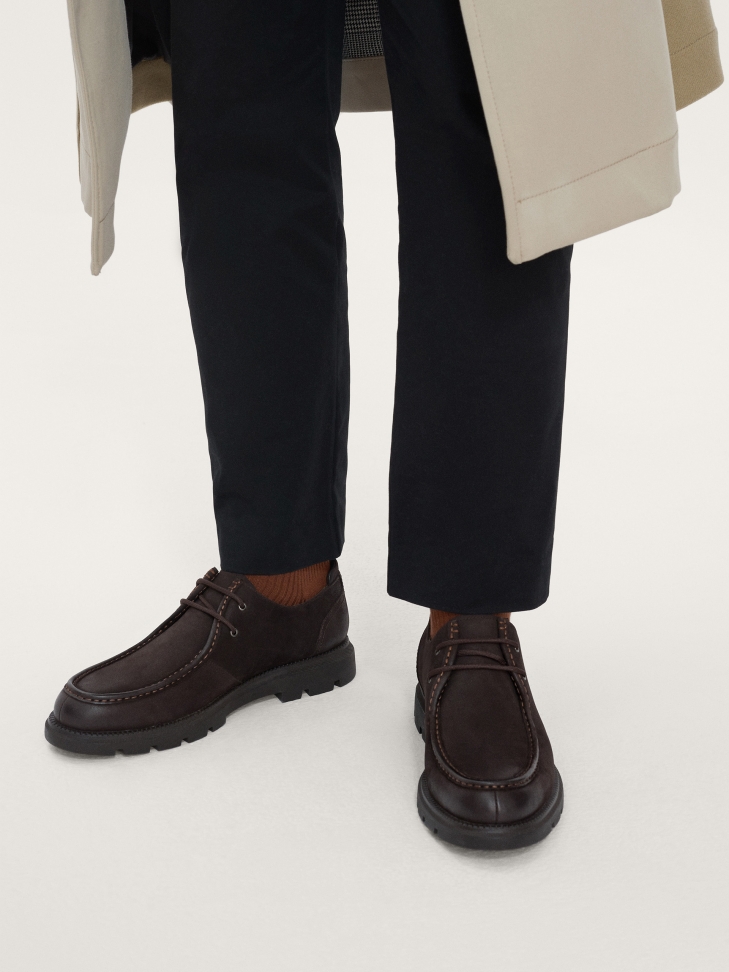 Brązowe półbuty męskie z ótkim sznurowaniem i wypukłym szwem