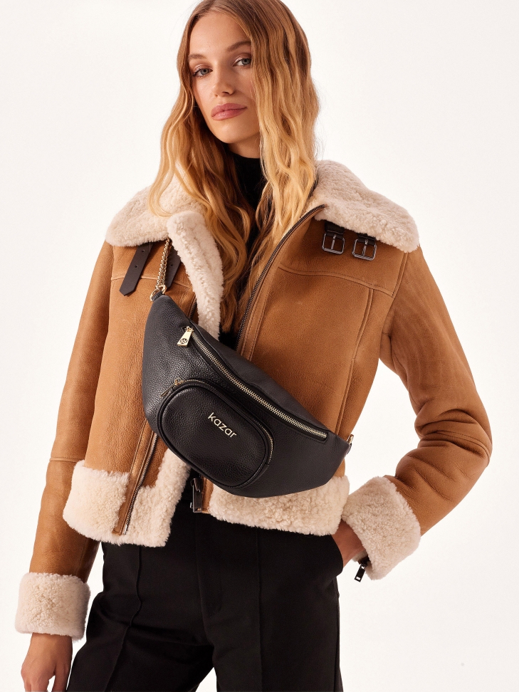 Czarna nerka z kieszonką na przodzie