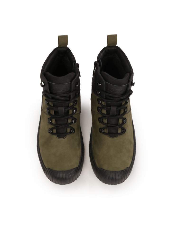 Trzewiki z łączonych materiałów