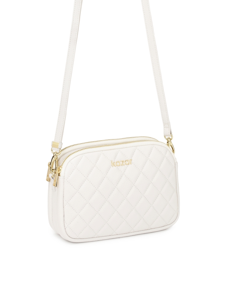 Biała torebka z efektownym pikowaniem