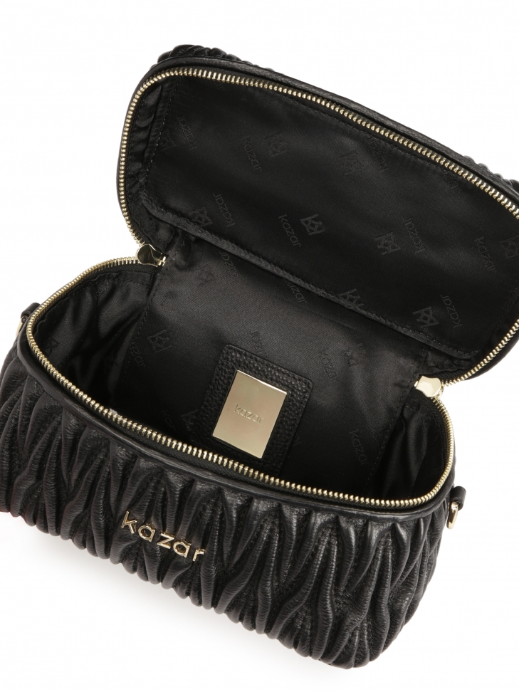 Pikowana torebka w kształcie kuferka