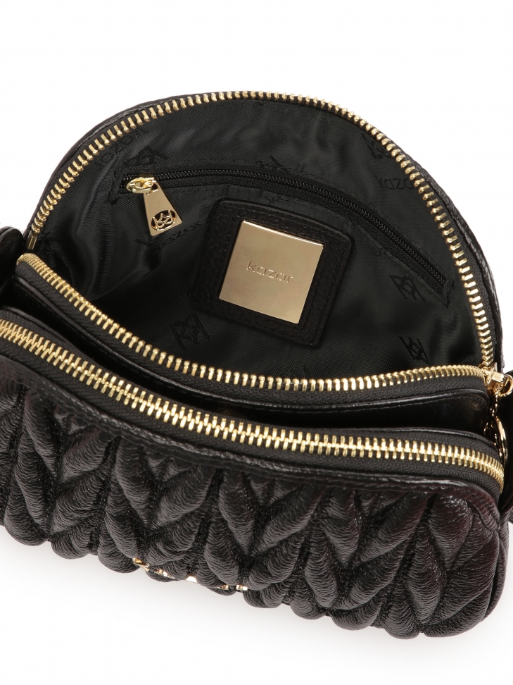 Mała czarna torebka na pasku z modnym pikowaniem