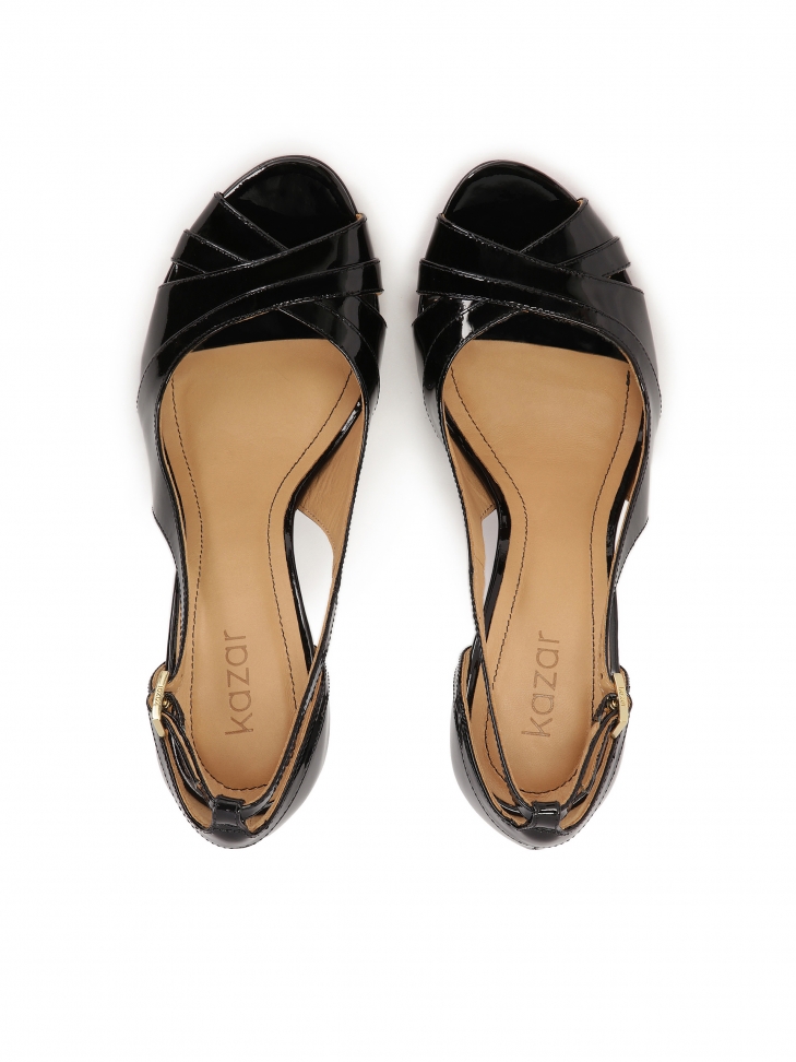 Lakierowane czarne czółenka z odytymi palcami